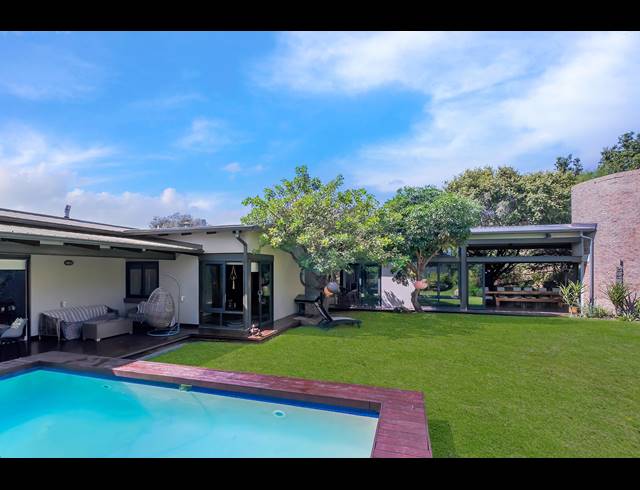 5 BEDROOM HOUSE FOR SALE IN HELDERFONTEIN ESTATE